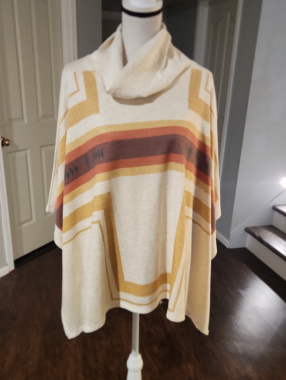 NWOT Phil Love Boho SouthWestern Geoprint Turtle Neck Throw Over Poncho